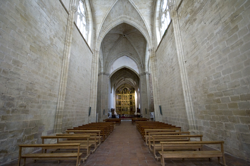 Nave central desde el presbiterio en la iglesia de Cañas